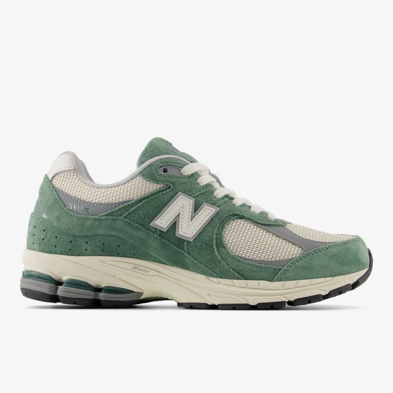 2002R Lifestyle Shoes